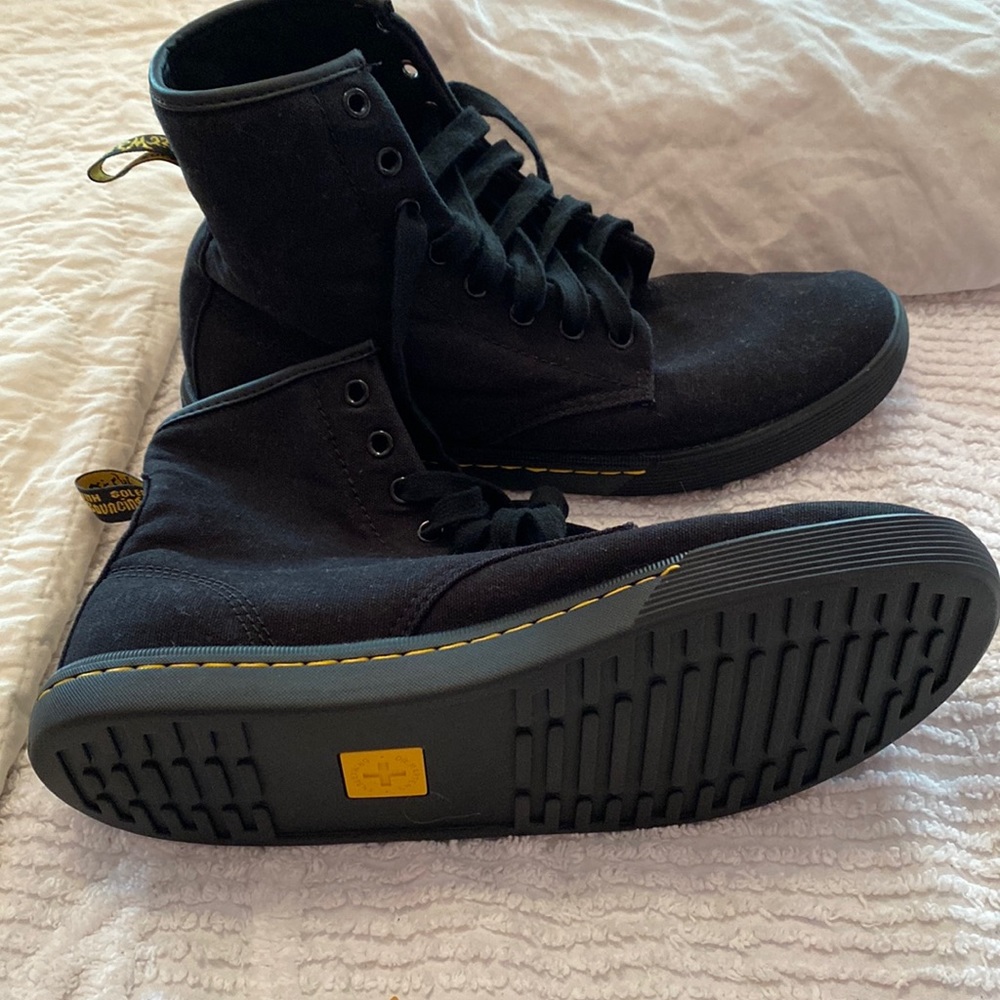 Rozarya sneaker boots size 10 like new but missing insole